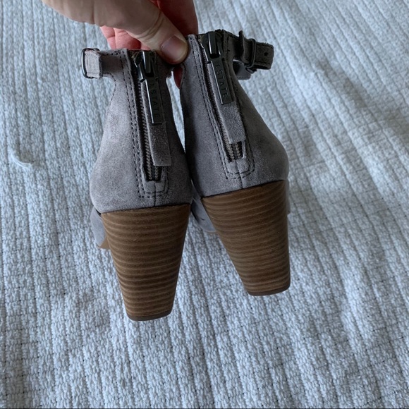 1.State Grey suede heels size 7 - Picture 4 of 4